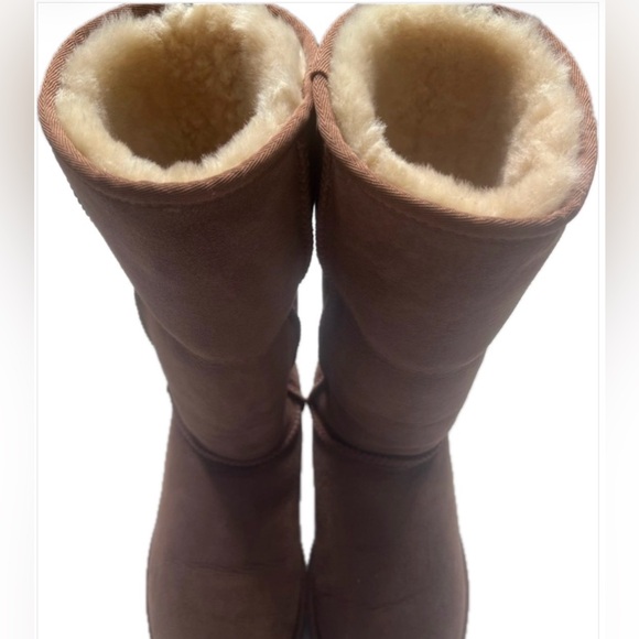 UGG Shoes - UGG Classic Tall II Sheepskin Boots in Chestnut Color Size 7